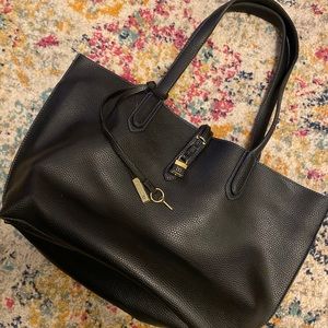 🦋Tutilo Black Tote 💙 beautiful blue lining 💙